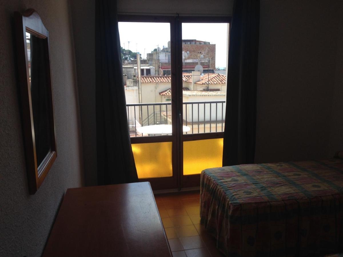 Pension Juan Ramon Lloret de Mar Exterior photo